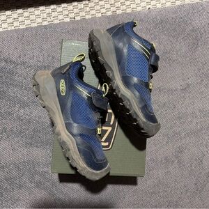 KEEN toddler hiking Shoes